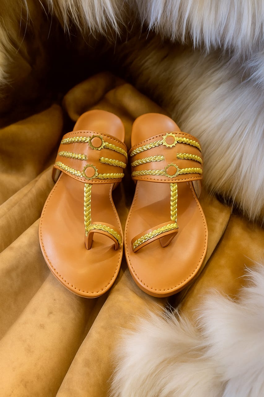 PREMIUM QUALITY, PADDED KOHLAPURI. [MUSTARD]